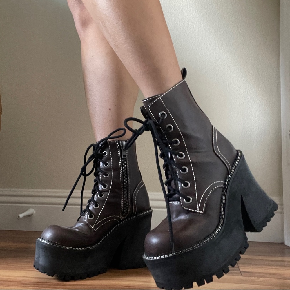 dolls kill delia’s animal behavior chunky platform boots - chocolate brown